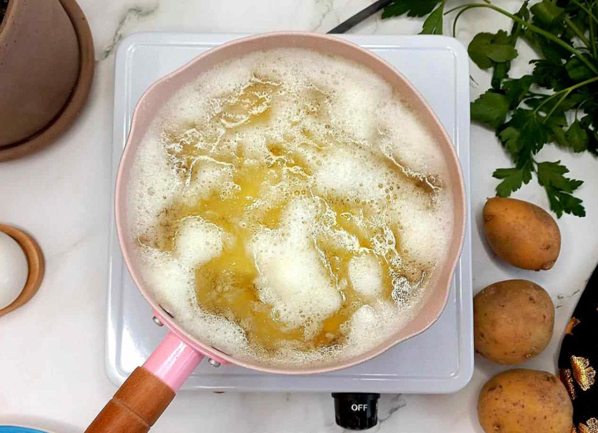 gotowanie ziemniaków z zalewą od ogórków konserwowych