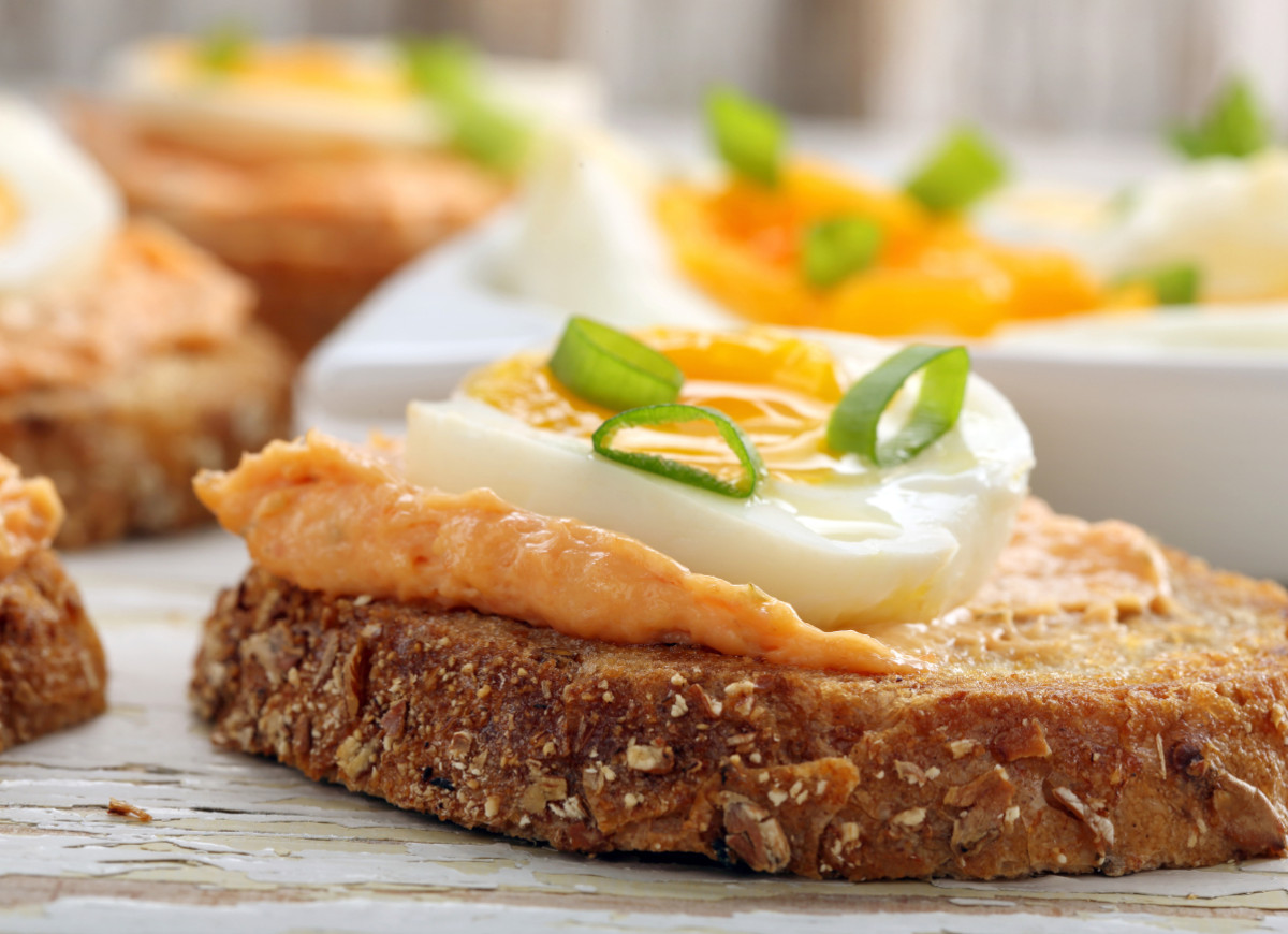 pasta jajeczna z suszonymi pomidorami