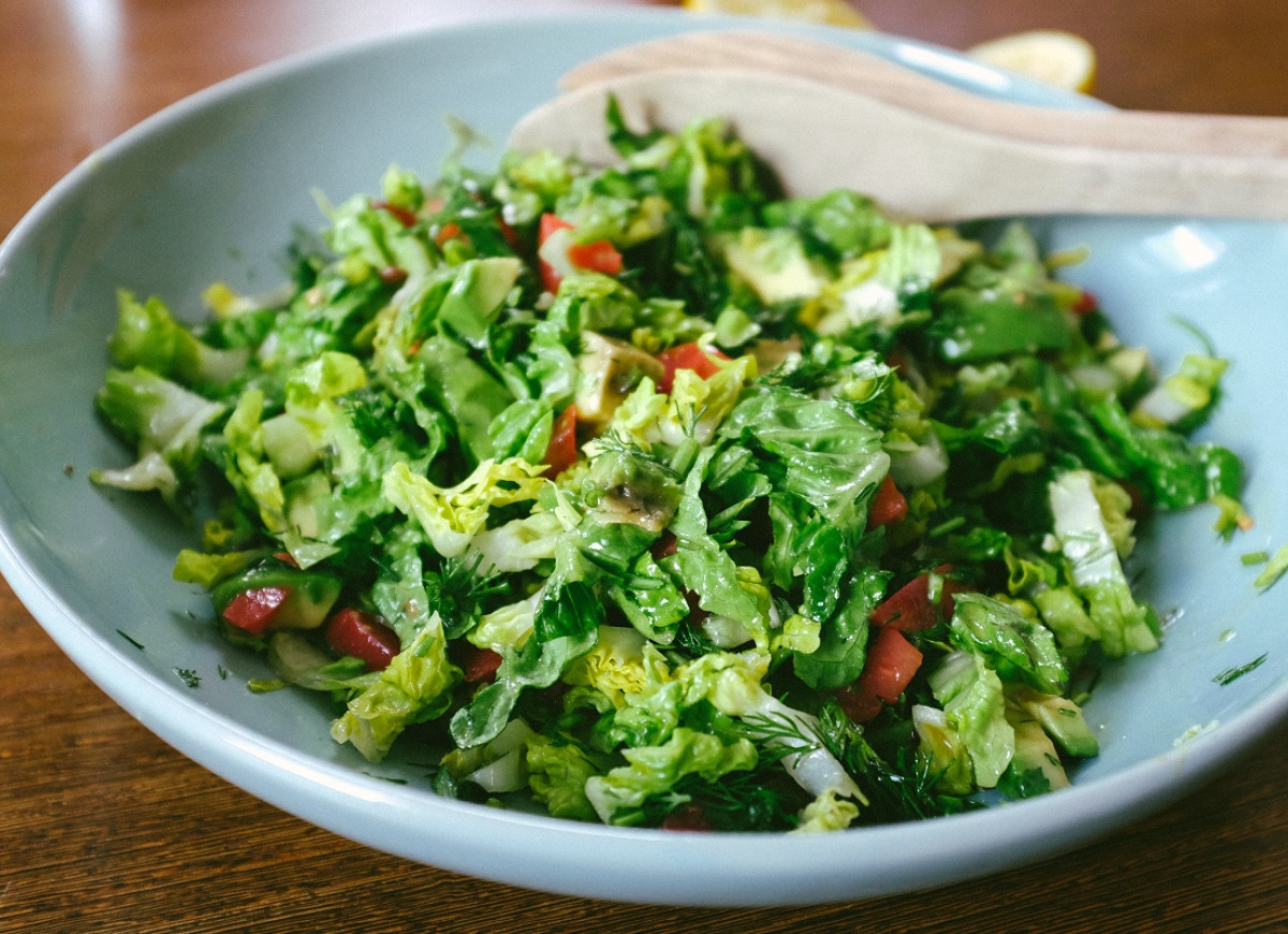 sałatka z olejem pistacjowym