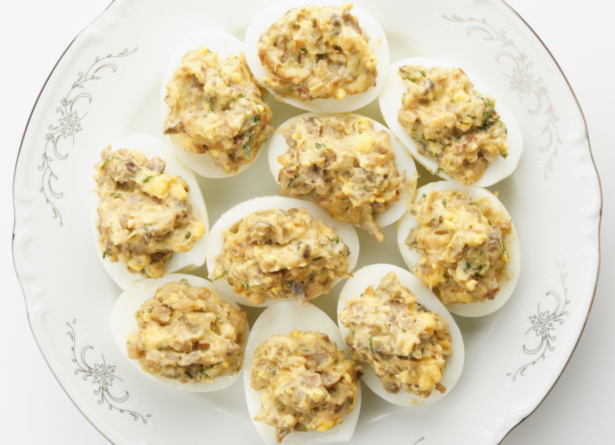 Jajka faszerowane z pieczarkami i serem cheddar