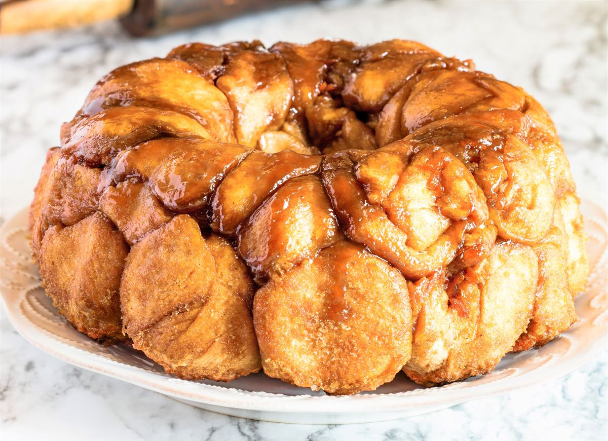 karmelowa babka z glazurą