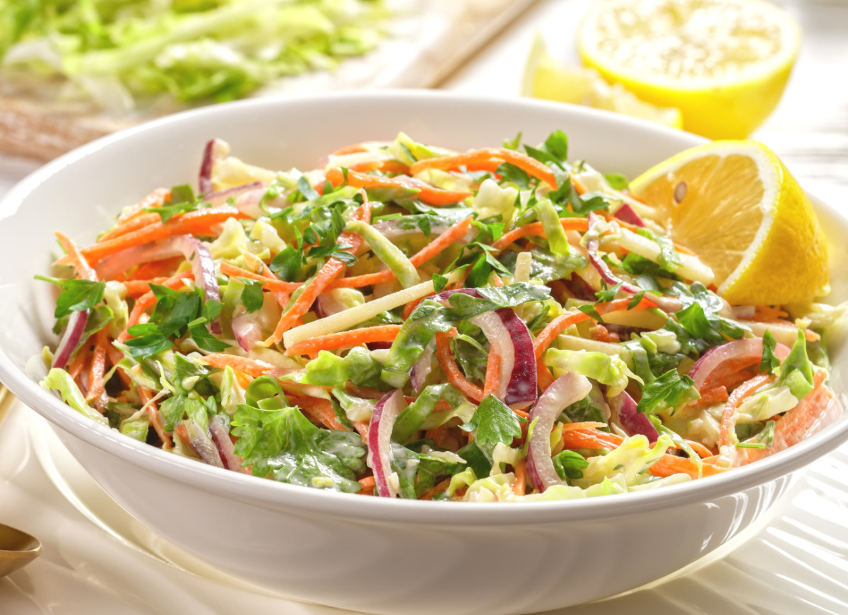 Surówka z młodej kapusty