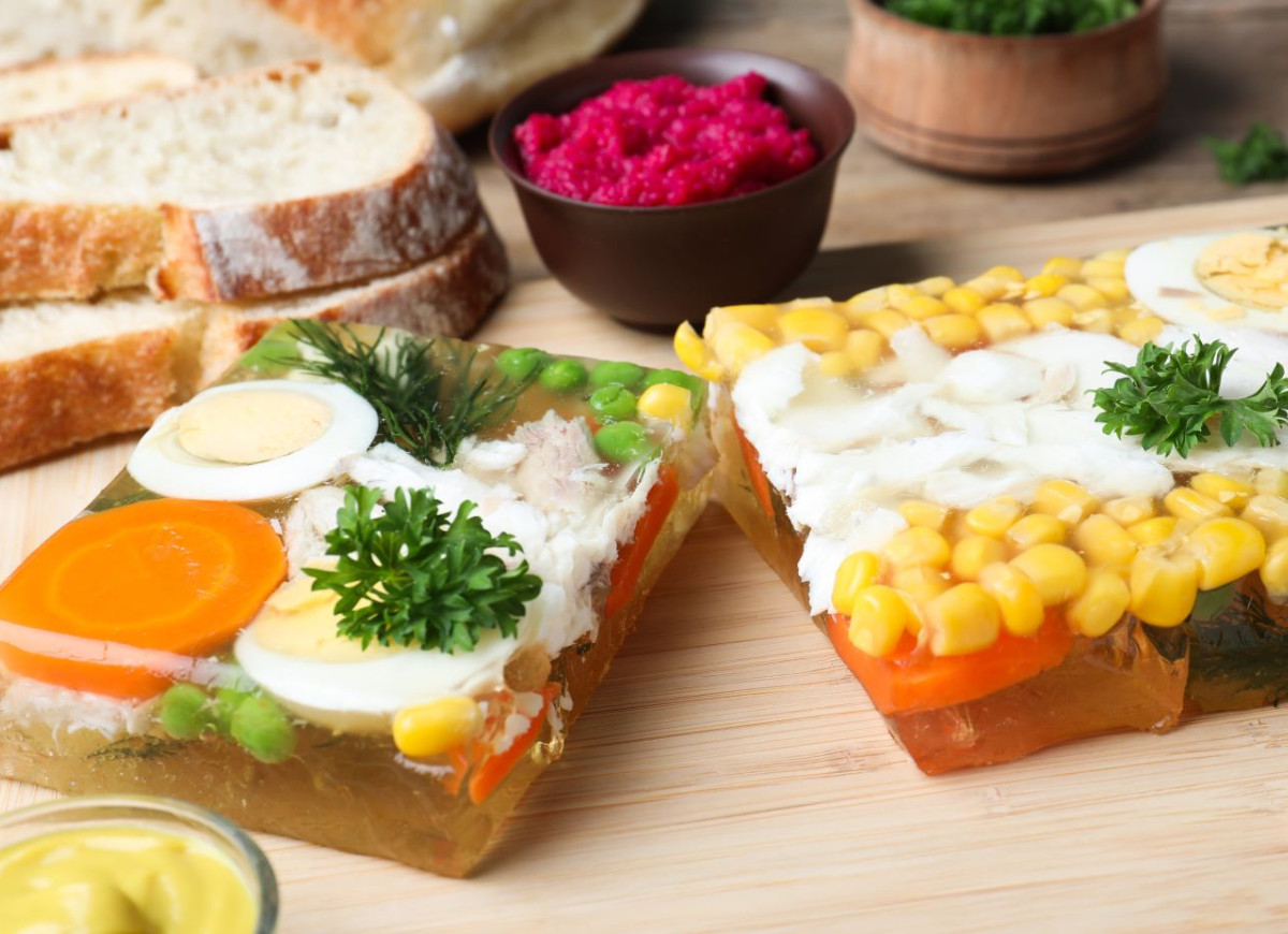 wielkanocna galareta z rybą wędzoną