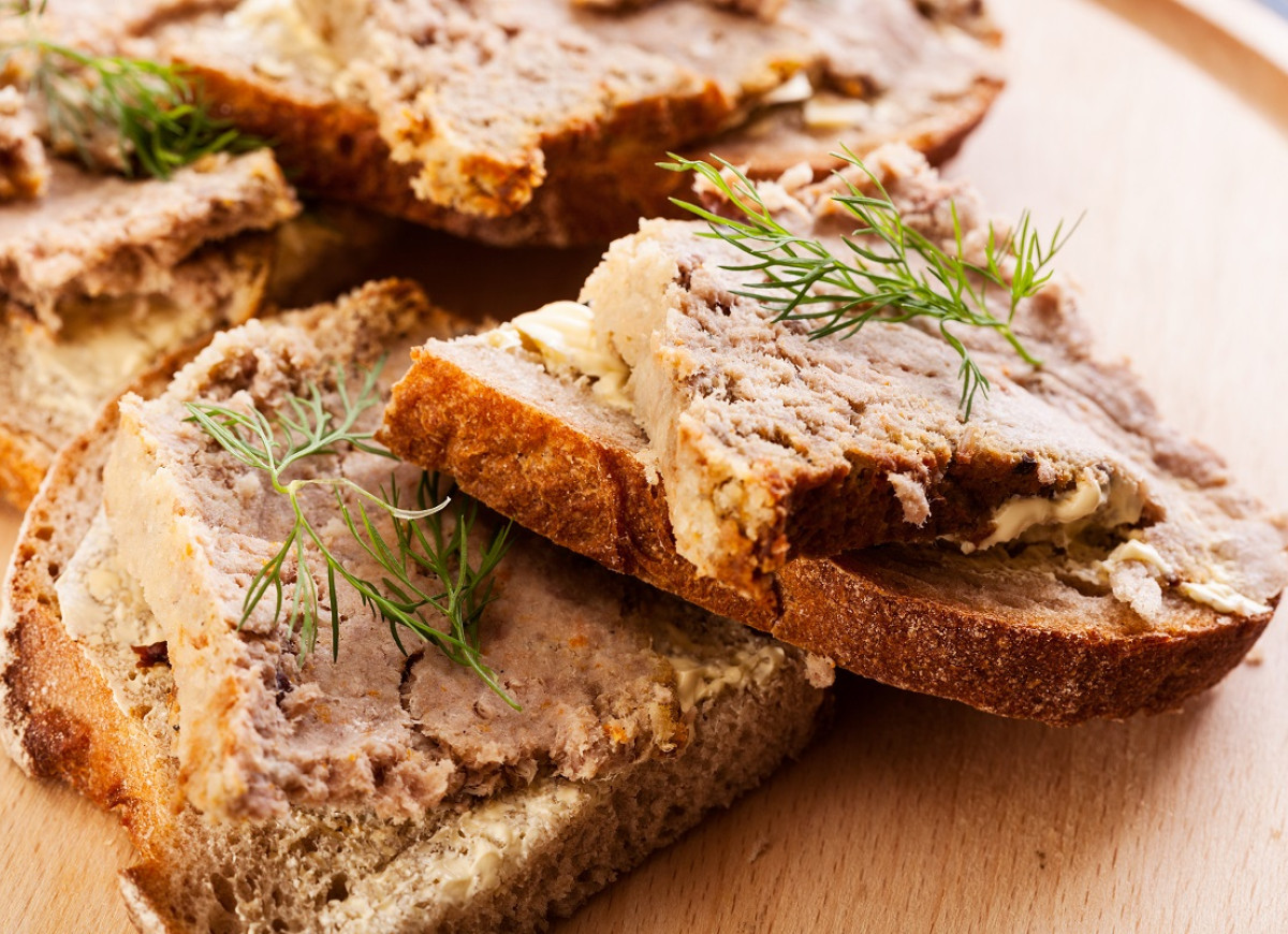 wilgotny i kremowy pasztet