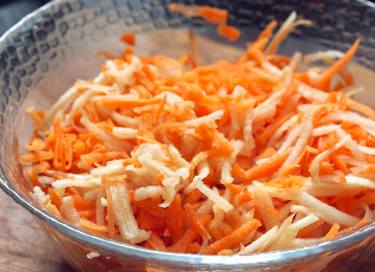 niemiecka surówka z marchewki i kalarepy