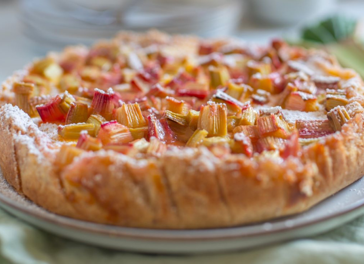 tarta budyniowa z rabarbarem