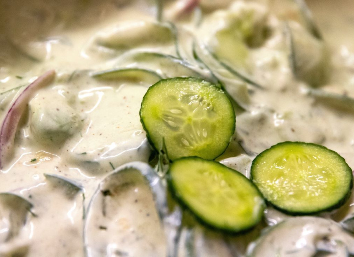 mizeria z sosem tahini
