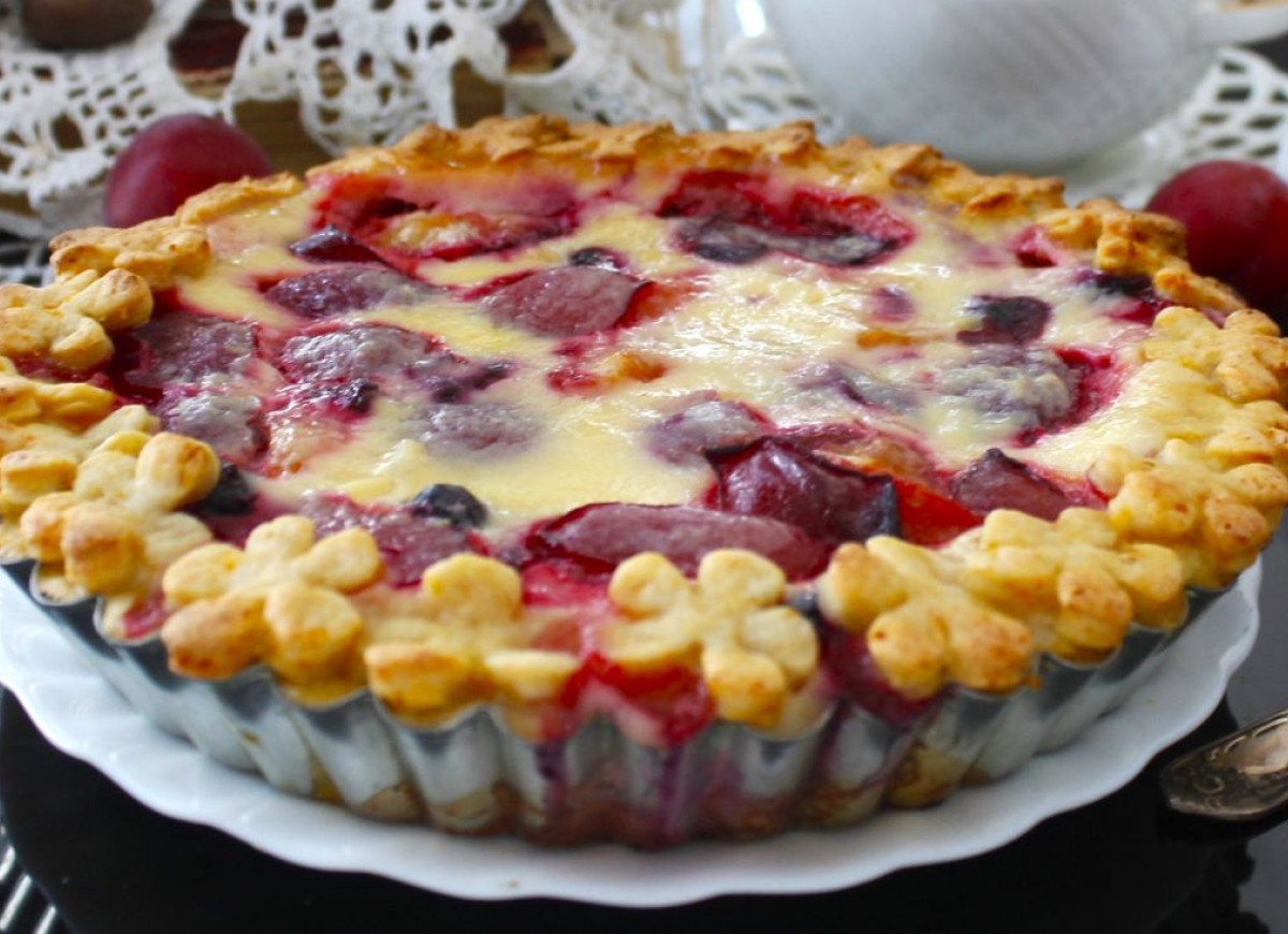 tarta budyniowa ze śliwkami