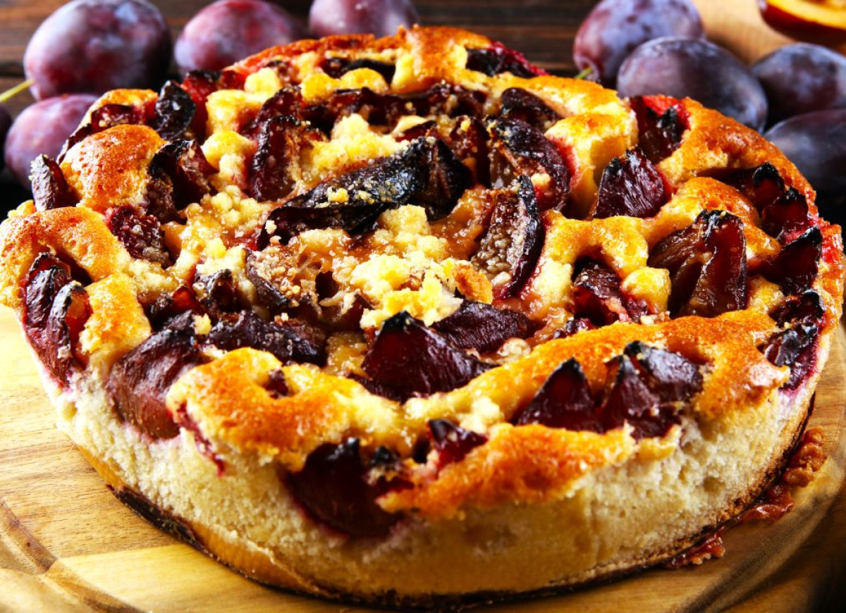 ciasto drożdżowe ze śliwkami i serem