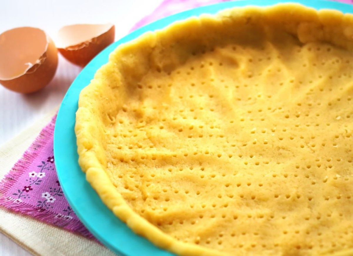 kruche ciasto pieczone na kamieniu do pizzy