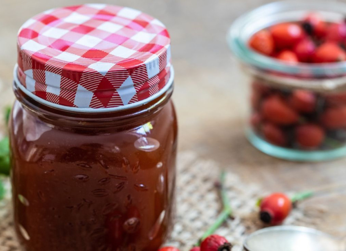 konfitura z owoców dzikiej róży, głogu i jabłka