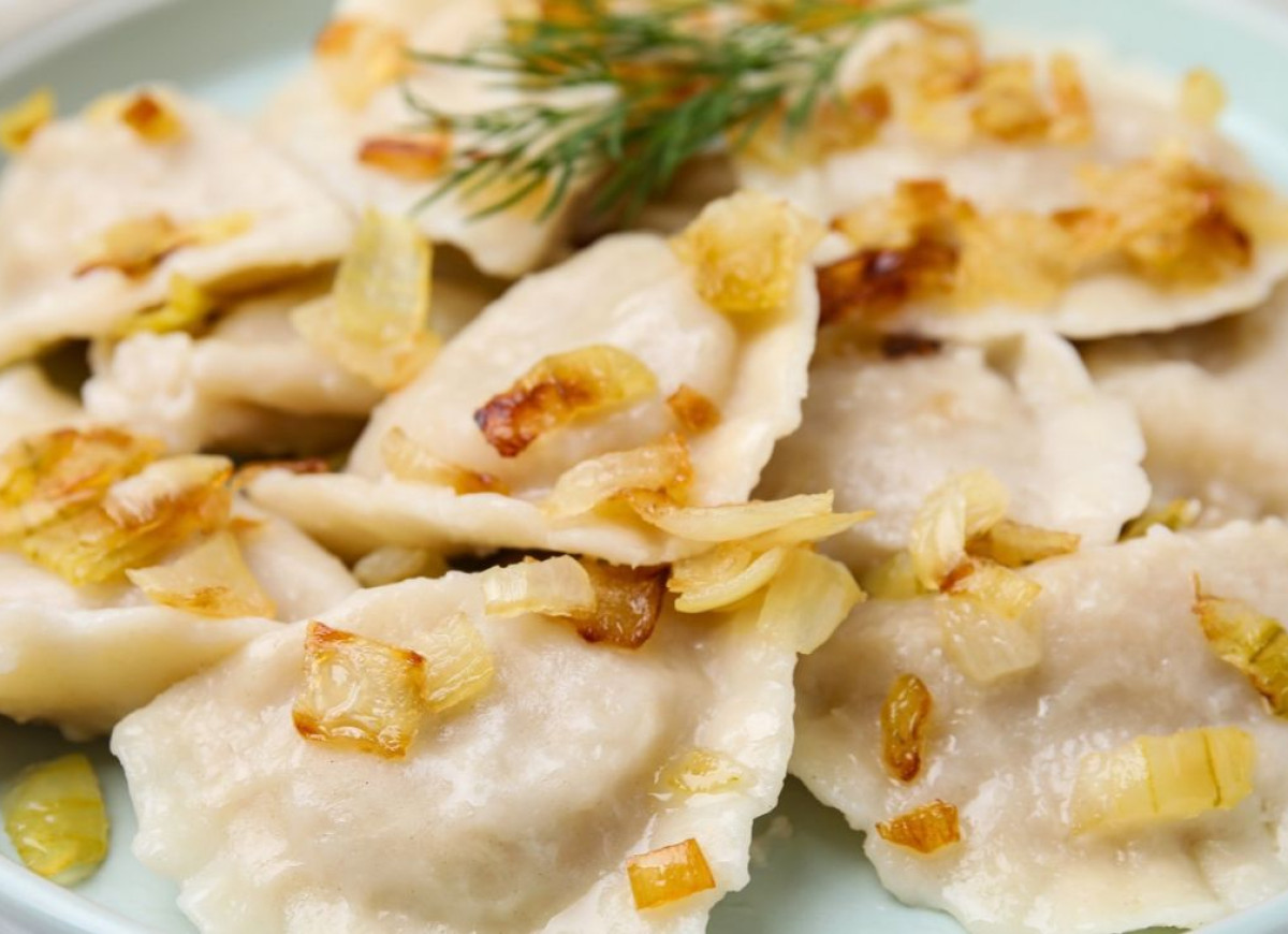 jesienne pierogi z grochem i ziemniakami