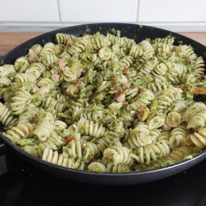 makaron z brokułem i anchois