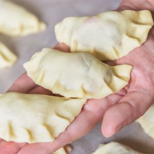 lepienie pierogów