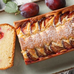 jogurtowe-ciasto-ze-sliwkami