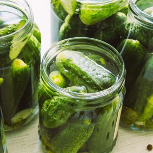 ogórki w słoikach