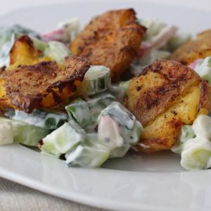 Sałatka z gniecionych ziemniaków