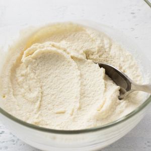 grysikowy krem do tortu