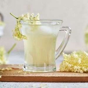 lemoniada z kwiatów czarnego bzu