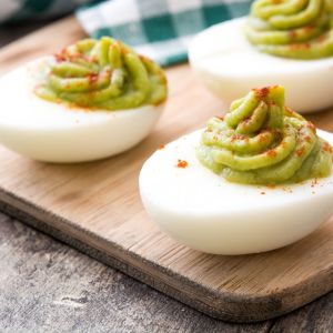 jajka-faszerowane-guacamole