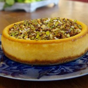 baskijski-sernik-z-pistacjami