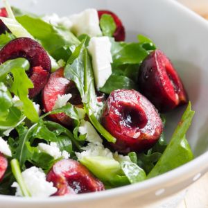 salatka-z-bobem-i-czeresniami