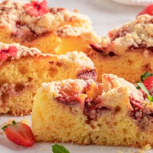 ciasto-ucierane-z-truskawkami