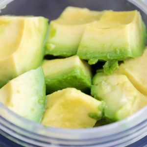 marynowane-awokado-w-sloiku