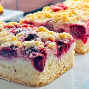 ciasto-ze-sliwkami-na-maslance