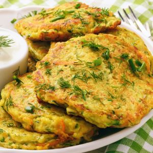 placki-z-cukinii-po-grecku