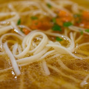 rosol-ze-skorkami-parmezanu