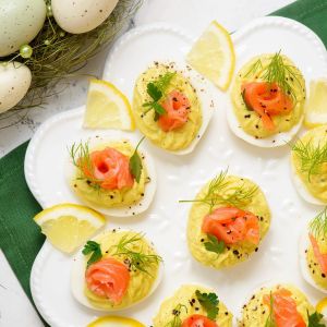 jajka-faszerowane-pasta-z-awokado