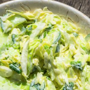 wiosenny-coleslaw-z-mizeria