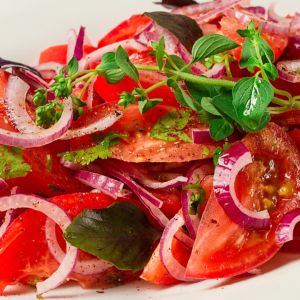 salatka-z-pomidorow-po-gruzinsku
