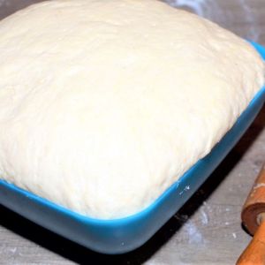 ciasto-drozdzowe-z-kefirem