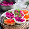 jajka-faszerowane-salatka-sledziowa-z-burakiem