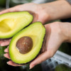 otwieranie-awokado-bez-noza